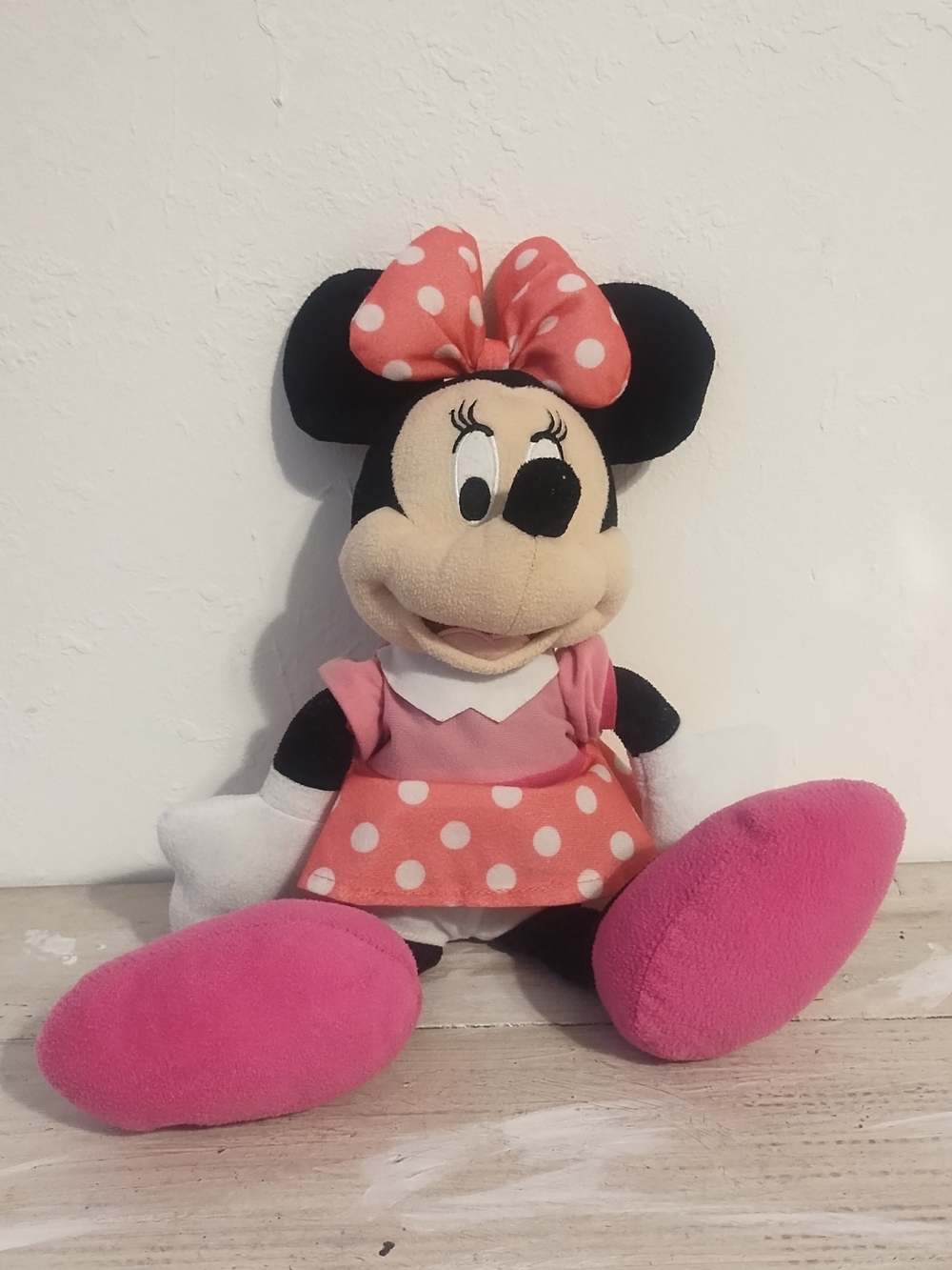 Disney Minnie Mouse Stuffed Animal Plush Doll Pink 18 Inch